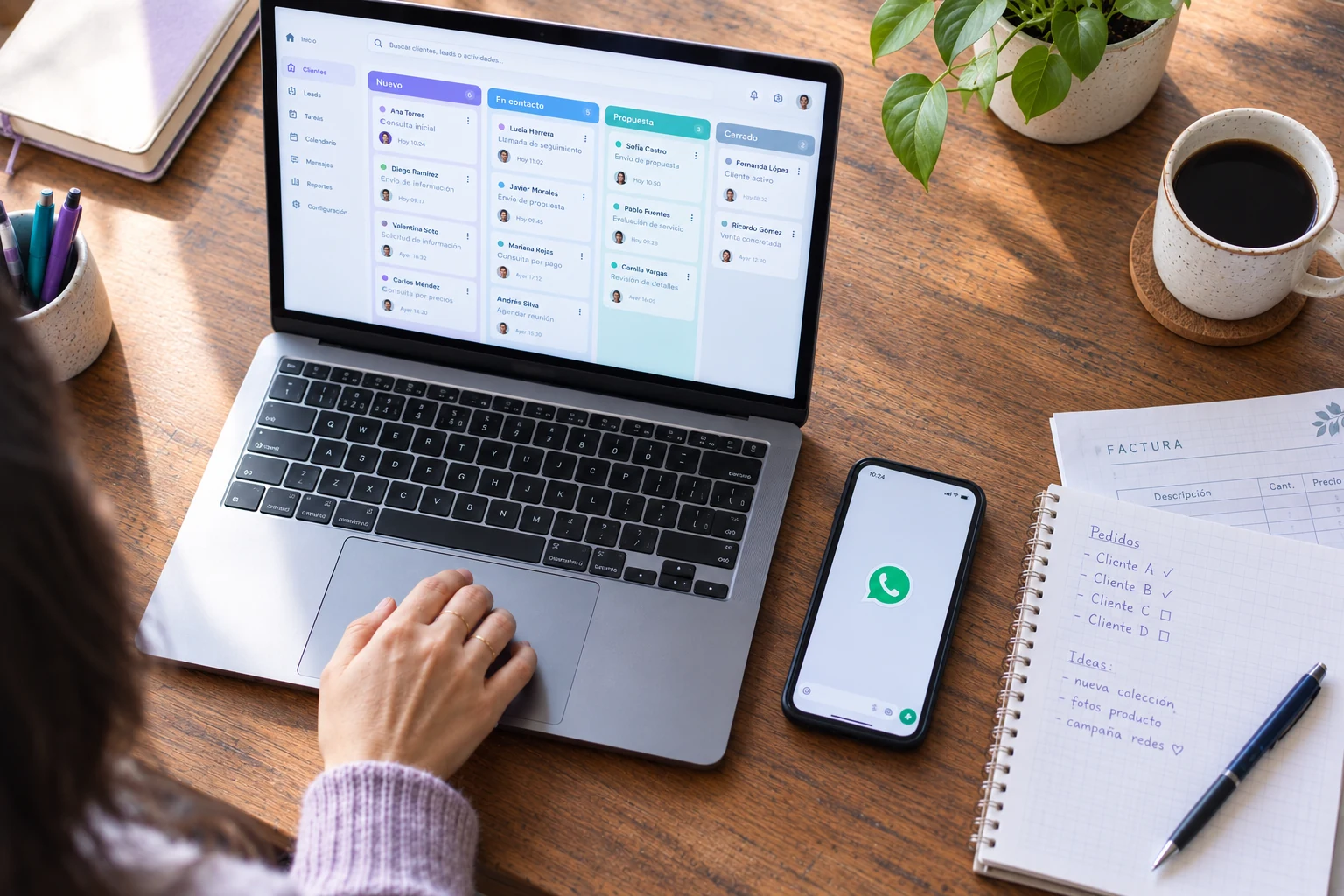 Herramientas del negocio conectadas entre sí: CRM, WhatsApp y planillas